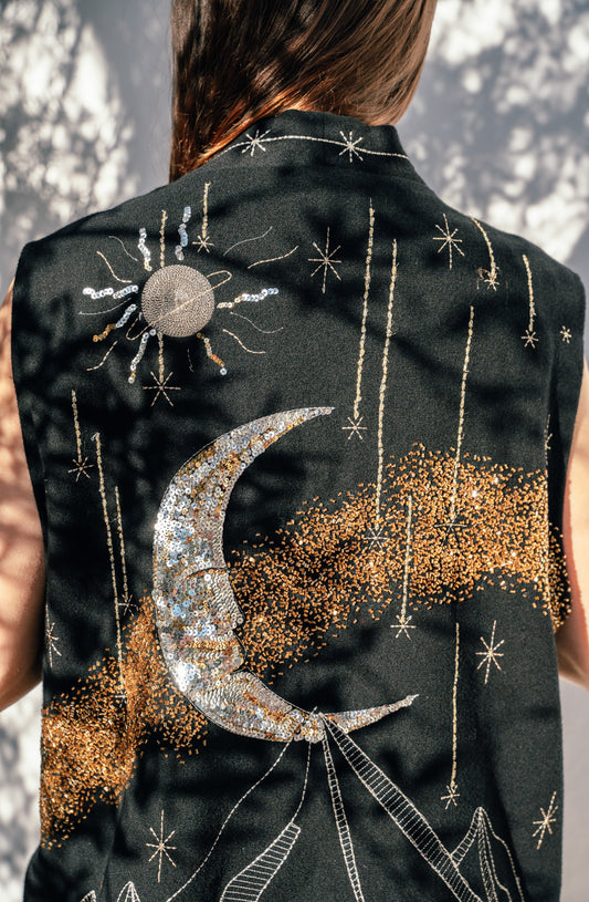 Moonlight - Sleeveless Embroidered Jacket